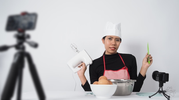 Kucharz prowadzący warsztat online